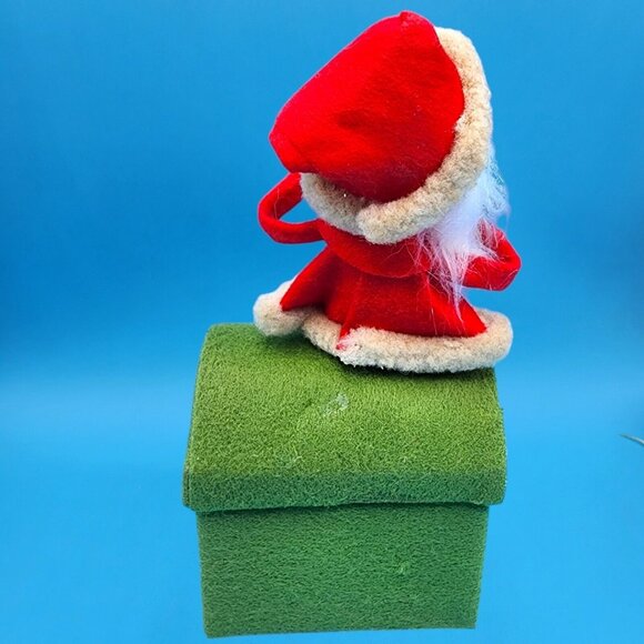 Santa Claus On Rooftop Green Felt Box Ornament Holly Gold Bell & Foil Accents v2 - Picture 6 of 10
